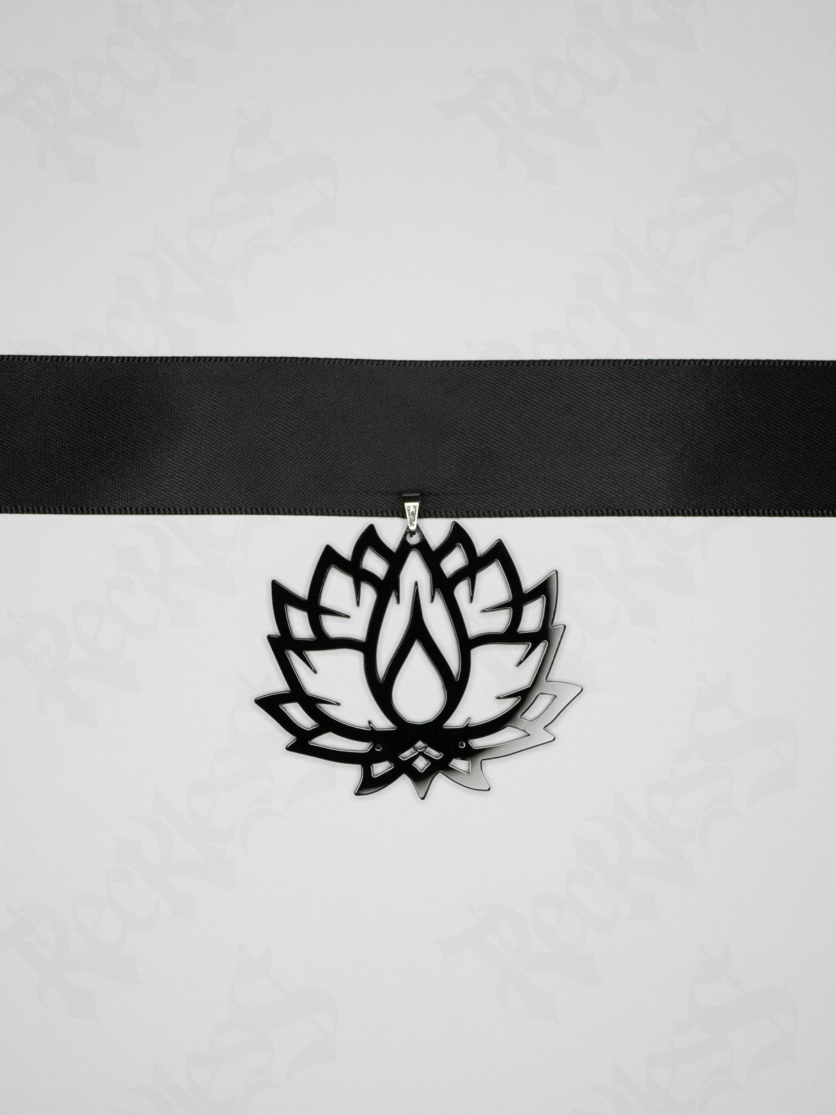 Lotus choker