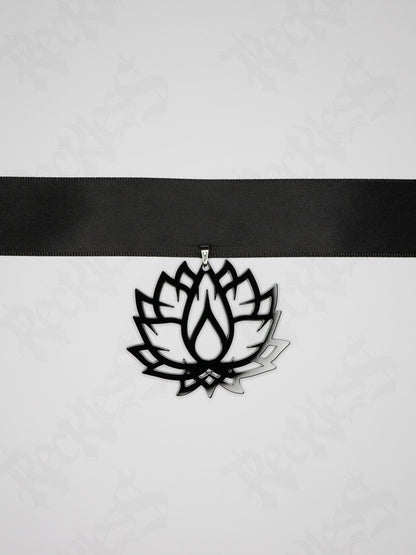 Lotus choker