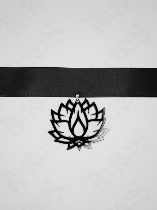 Lotus choker