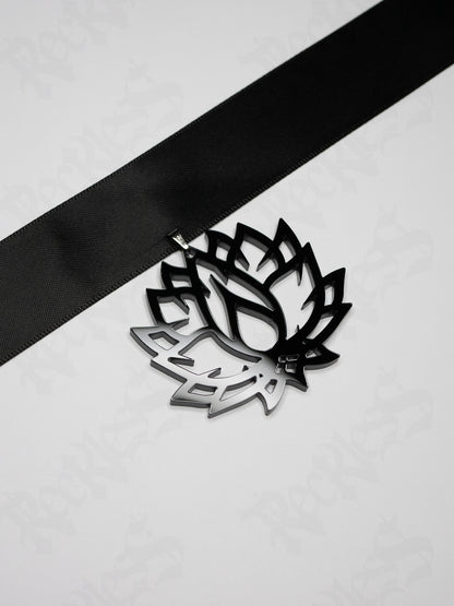 Lotus choker