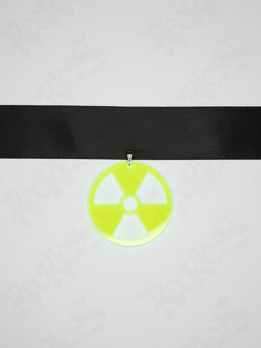 Collier ras-de-cou Radioactif
